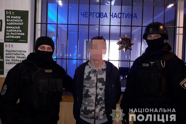 Поліцейські Дніпропетровщини затримали чоловіка, який понад рік перебував у розшуку за скоєння тяжких злочинів