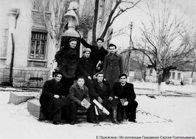 Загадки памятника Николаю Гоголю в Днепре