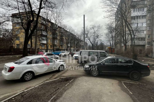 В Днепре на Черновола столкнулись три авто