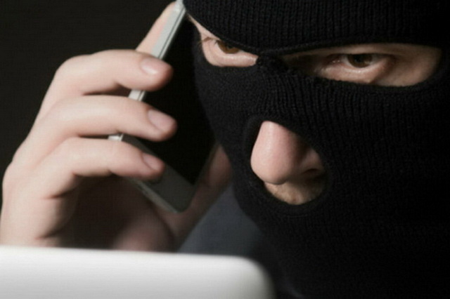 Полицейские Синельниковщины разоблачили аферистку, которая обманула военнослужащего