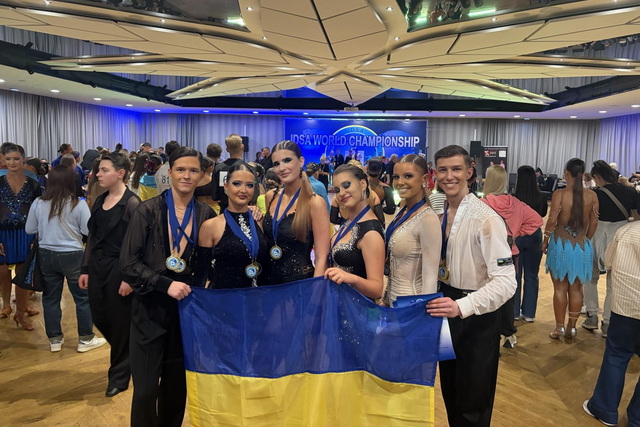 Днепровские спортсмены завоевали 6 медалей на Чемпионате мира по спортивным танцам