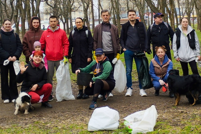 Жители Днепра убрали от мусора парк Дружбы