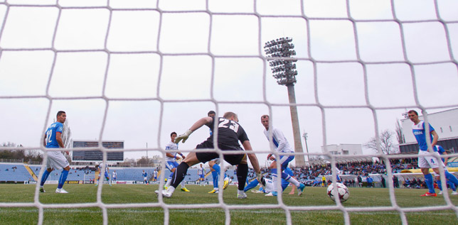 Таврия - Днепр 0:2. Победа, имевшая все шансы быть крупной