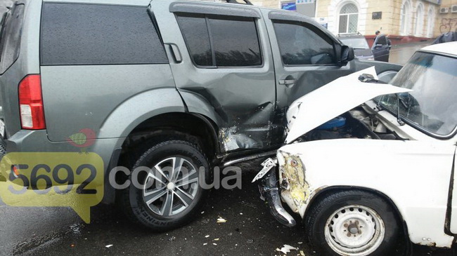 В Каменском в ДТП на перекрестке столкнулись