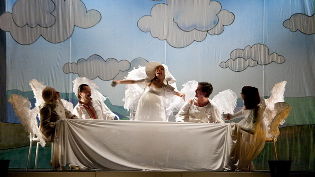 Каменской театр приглашает граждан льготных категорий бесплатно посмотреть спектакли