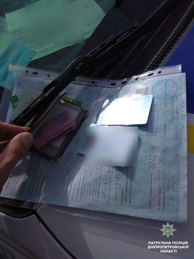 Порушив ПДР й запропонував хабар – патрульні викликали слідчих