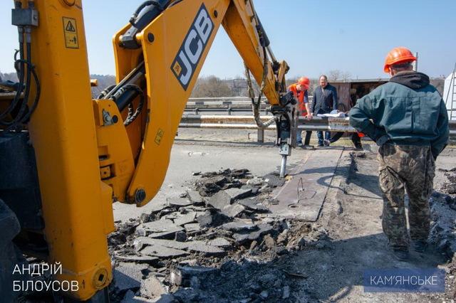В Каменском стартовал ремонт деформационных швов на мосту