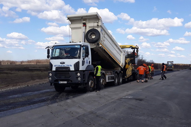На Днепропетровщине ремонтируют трассы Н-11, Р-73, Н-31