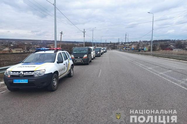 Полицейские офицеры общины Днепропетровщины эвакуировали из Донецкой области более 100 человек