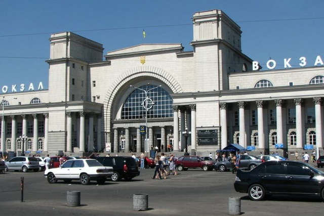 Вокзалам Днепропетровщины присвоены звания «Железных героев»