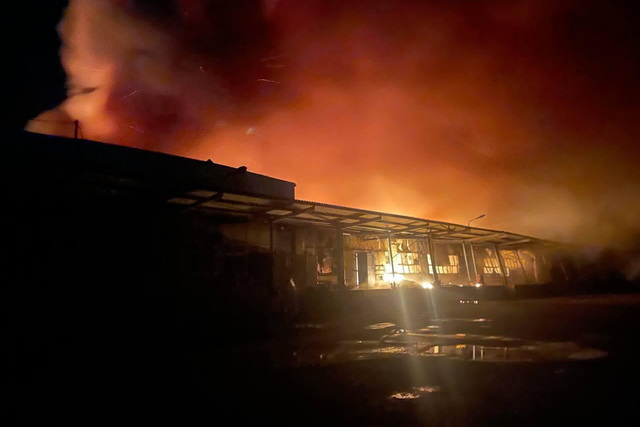 Четвертый раз за год рашисты атаковали склад снеков и чипсов в Павлограде