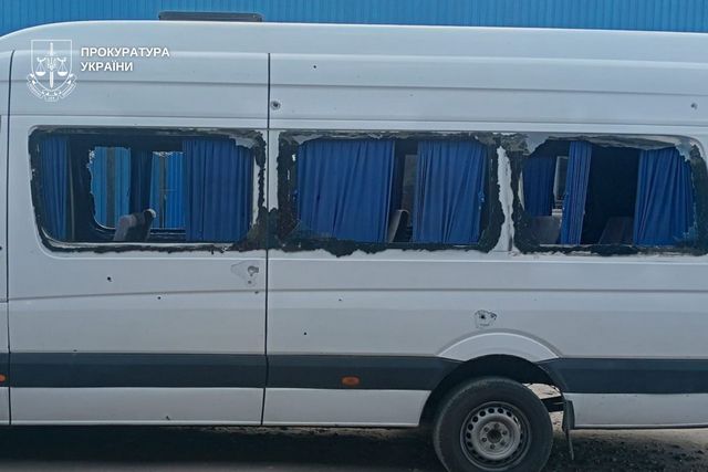 На Никопольщине военные рф снова ударили FPV-дроном по гражданскому микроавтобусу – ранены пять человек