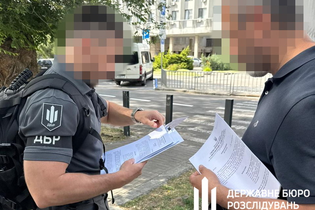 Пішов на лікарняний, щоб пограти в казино — ДБР завершило ще один епізод щодо офіцера ЗСУ, який допомагав депутатці зі «службою»