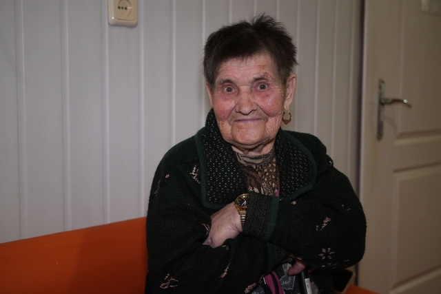 Евакуйована з Великомихайлівки Лідія. Суспільне Дніпро/Ілля Кононов Чотири місяці жила з тілом загиблого сина. З прифронтової Великомихайлівки на Дніпропетровщині евакуювали 81-річну жінку