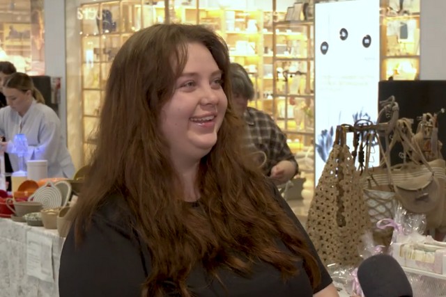 От руля троллейбуса до творчества: как переселенка из Бахмута в Днепре создает зефирные цветы