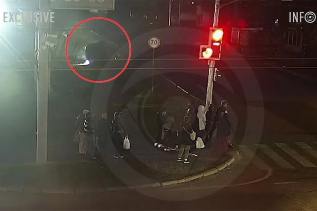 У Дніпрі біля Каравану автівка ледь не в’їхала в натовп та перекинулась: відео моменту