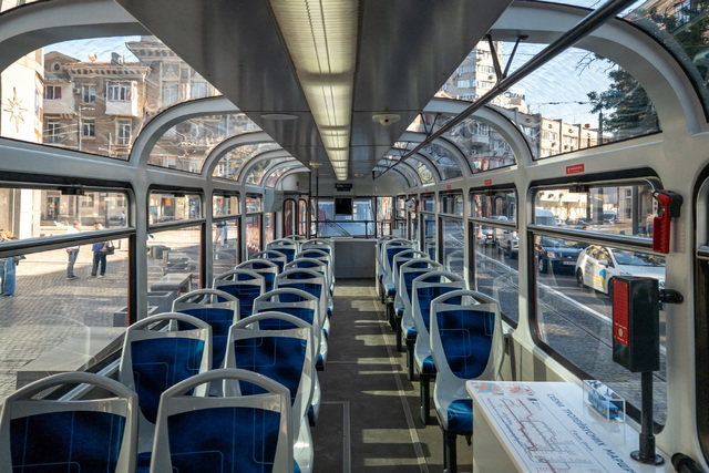 Мешканців та гостей Дніпра запрошують на безкоштовну екскурсію у панорамному трамваї