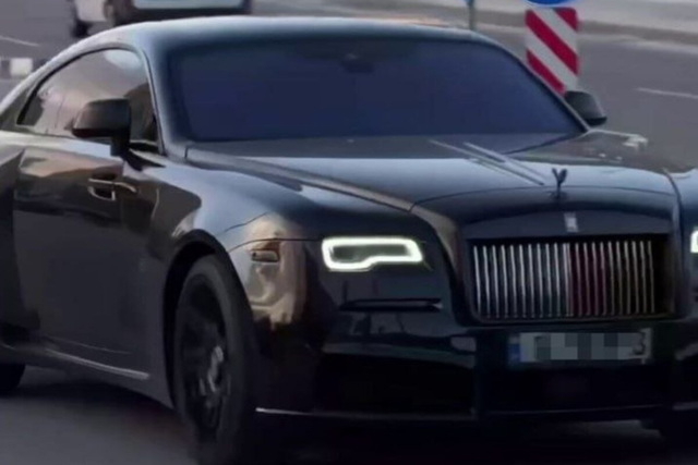 � ����� ������� ������� Rolls-Royce ������� ������� $400 ����� 