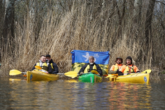 Ветеранам войны в Днепре проводят реабилитацию каякингом