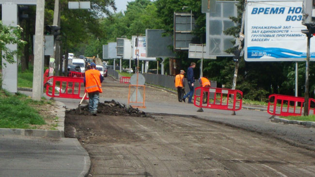 Фото nashemisto.dp.ua В центре Днепропетровска снимают асфальт