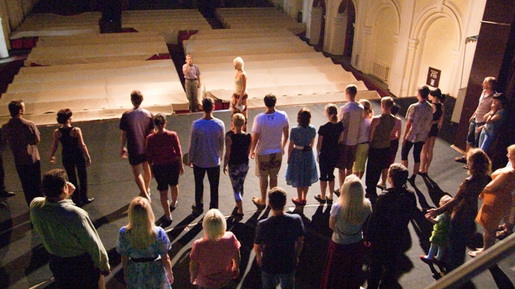 В июне каменской театр представит новую комедию