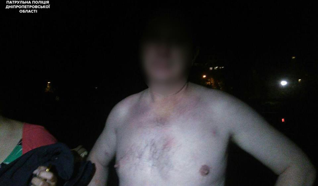 Чоловіків, які побилися об заклад переплисти Дніпро, рятував водний патруль