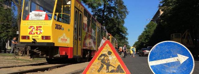 На Яворницкого у трамвая №1 оборвался пантограф: движение электротранспорта остановлено