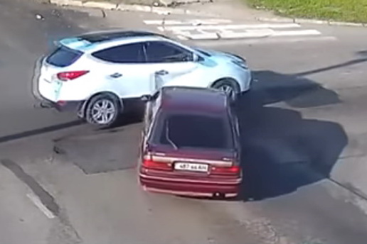 В Каменском столкнулись Hyundai и Mazda