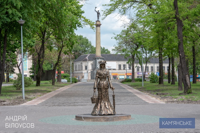 Другий етап реконструкції головного скверу Кам'янського по проспекту Свободи завершиться до 1 червня