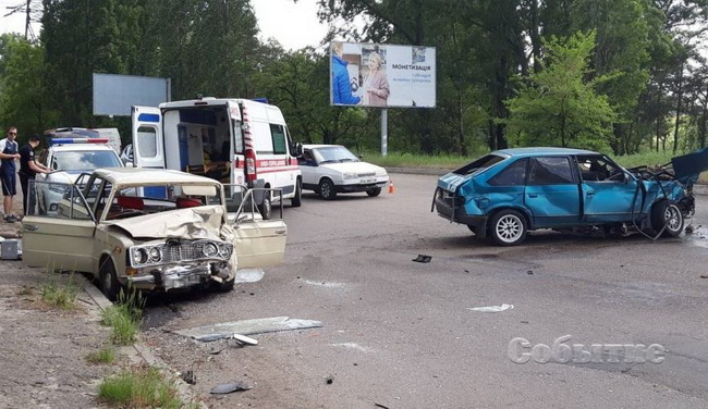 ДТП с лобовым столкновением в Каменском