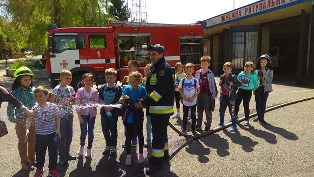 В Днепре спасатели провели познавательную экскурсию для школьников