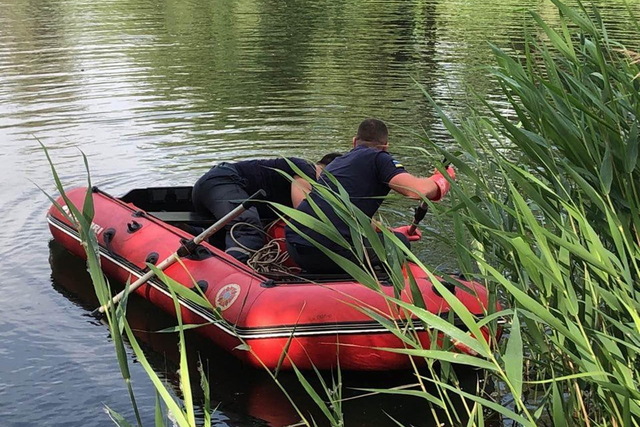 В Каменском из канала достали труп мужчины