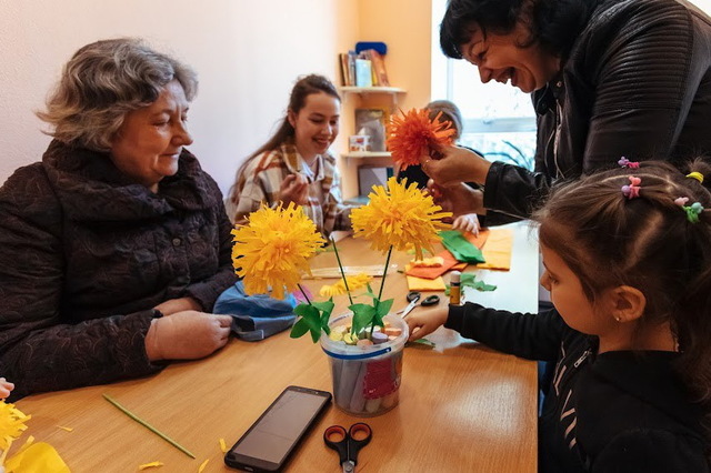 Более 300 детей-переселенцев прошли мастер-классы в областном киноцентре «Веснянка»