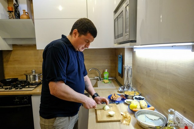 От стресса и депрессии, вызванных войной, - бегом к кастрюлям!