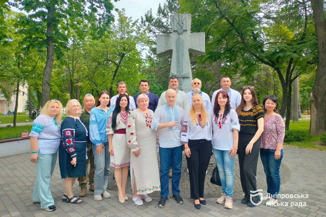 «Украина сильна, пока мы едины»: в Днепре отметили День вышиванки