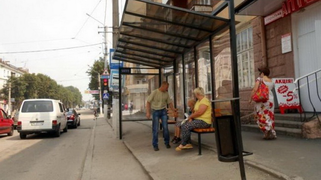 В Каменском продолжают устанавливать новые остановки общественного транспорта
