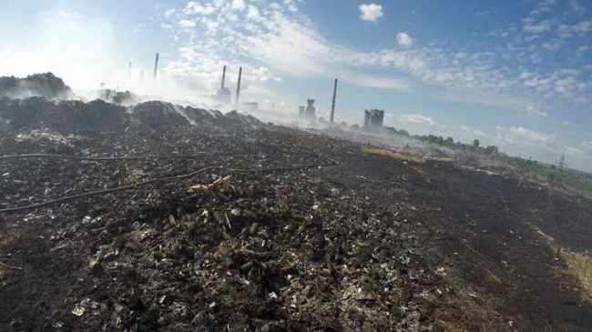 В Каменском весь день горела свалка