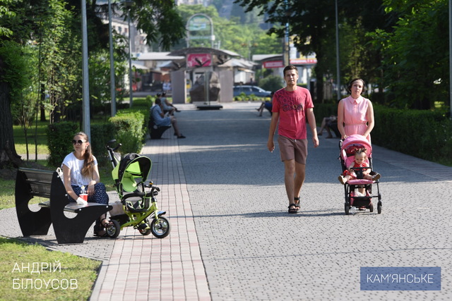В Каменском открыли сквер после реконструкции