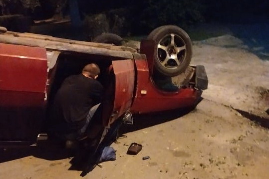 В Каменском в результате ДТП перевернулся автомобиль