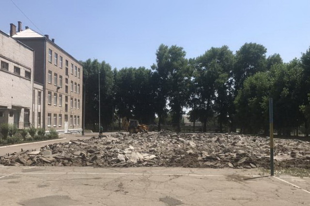 В Каменском началось строительство школьных футбольных полей