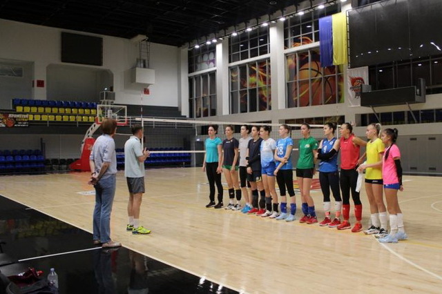 В Каменском начался учебно-тренировочный сбор женской студенческой сборной Украины по волейболу