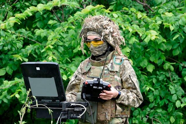 Действует указ президента о мобилизации, в котором прописана плановое количество людей, которых необходимо мобилизовать / фото facebook.com/www.dshv.mil.gov.ua Вопрос о мобилизации женщин в Украине сейчас не стоит – Минобороны