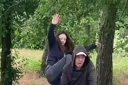 В Днепре 13-летняя девочка ударила ногой беспомощного мужчину