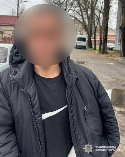Викрав телефон та зняв кошти з банківських карток: слідчі Дніпра повідомили про підозру зловмиснику