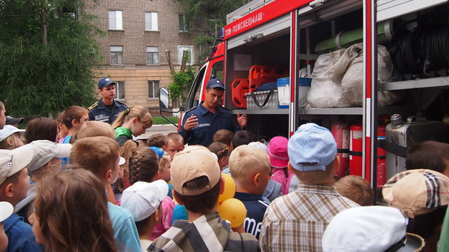 Днепродзержинские спасатели на защите подрастающего поколения