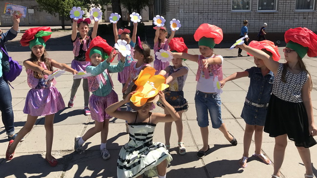 В пришкольных лагерях Каменского уже отдохнули более 3700 детей