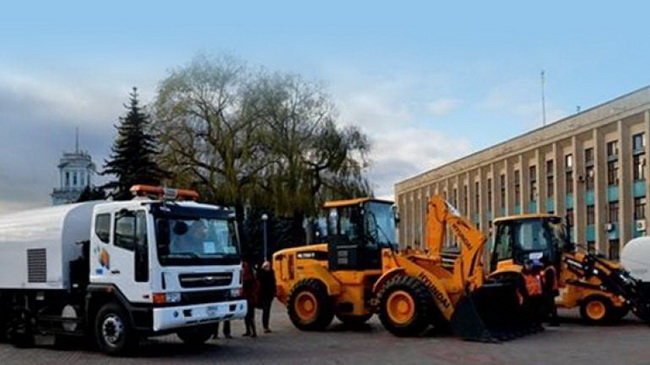 В Каменском продолжается подготовка дорог к зиме