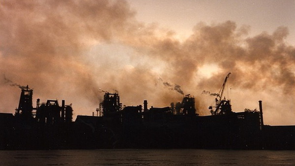 Каменчане собирают голоса против запуска «Днепровского металлургического комбината»