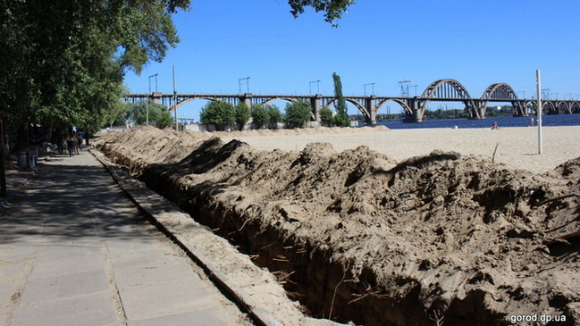 Почему не отремонтировали пляж на Монастырском острове?