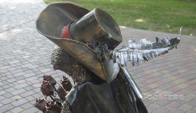 Коту в сапогах оторвали перо в парке Каменского